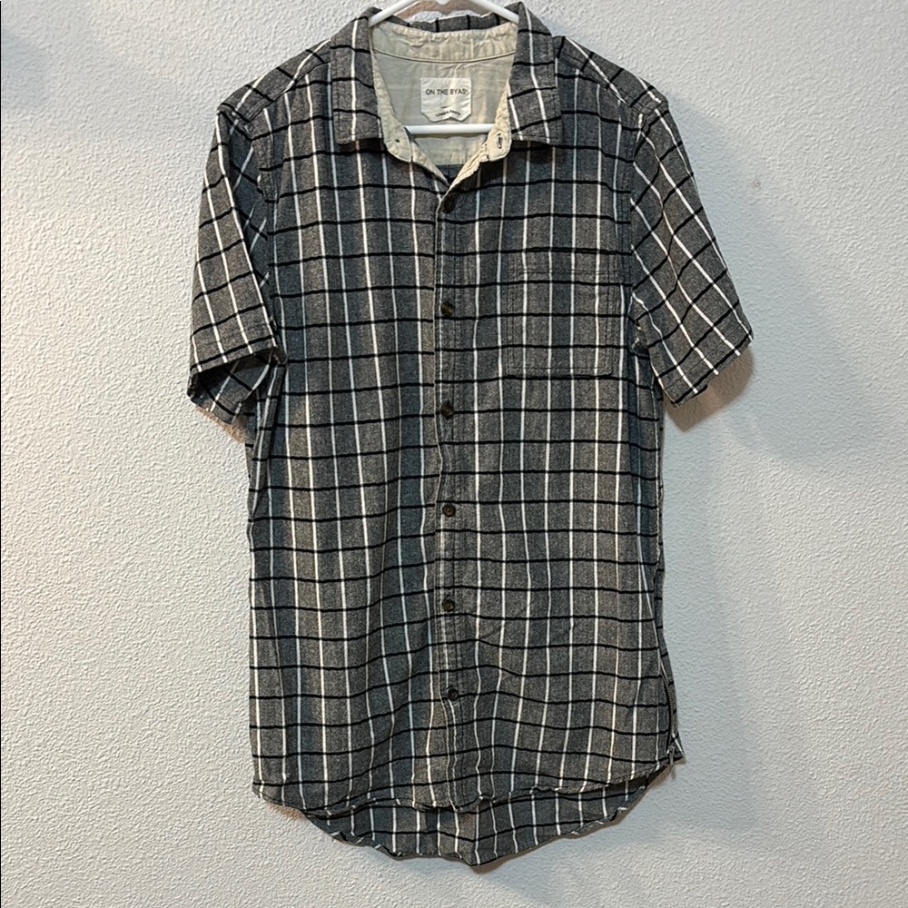 on the byas Gray Casual Button Down Shirt size large